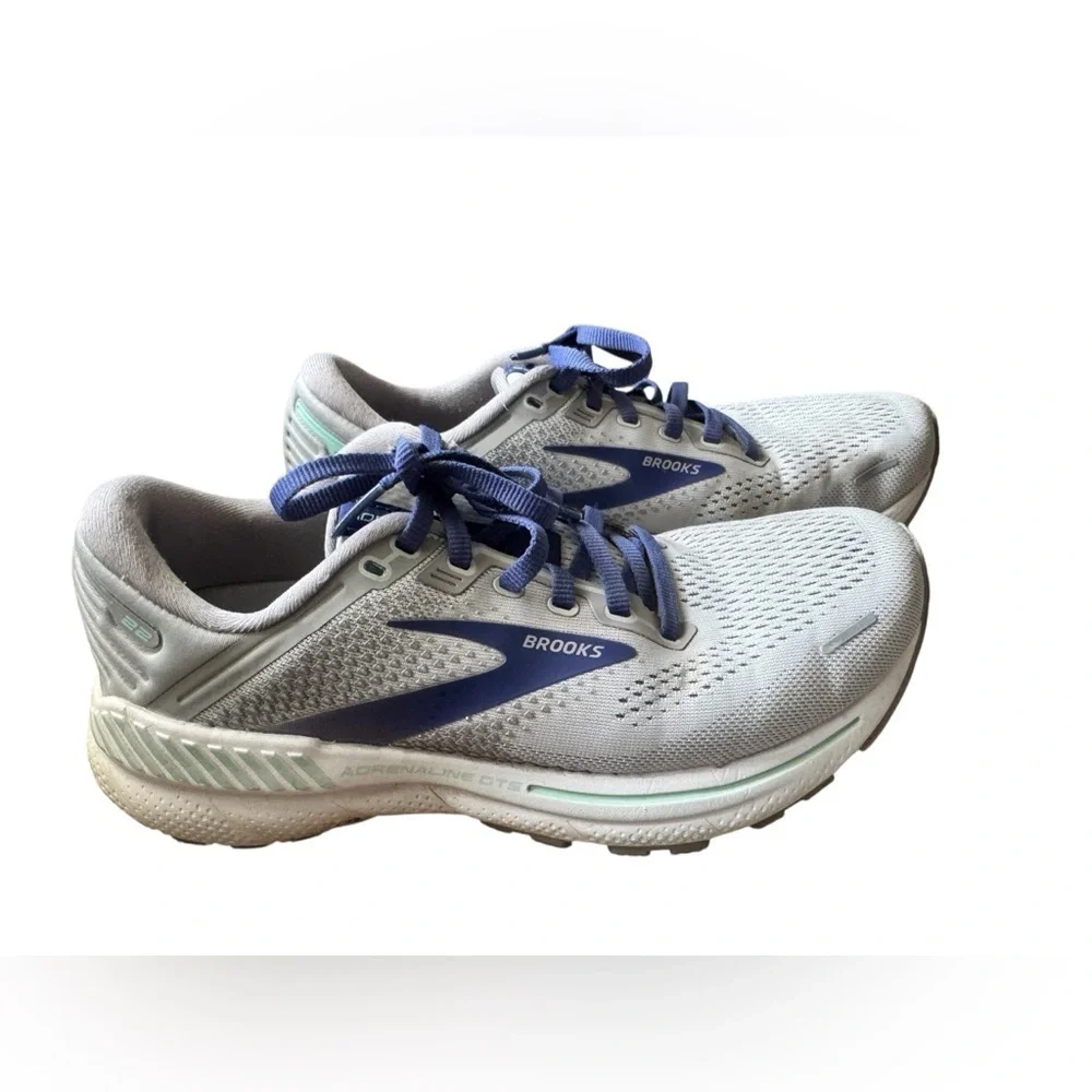 Brooks Light Gray and Blue Athletic Sneakers Size 7.5 Narrow 2A